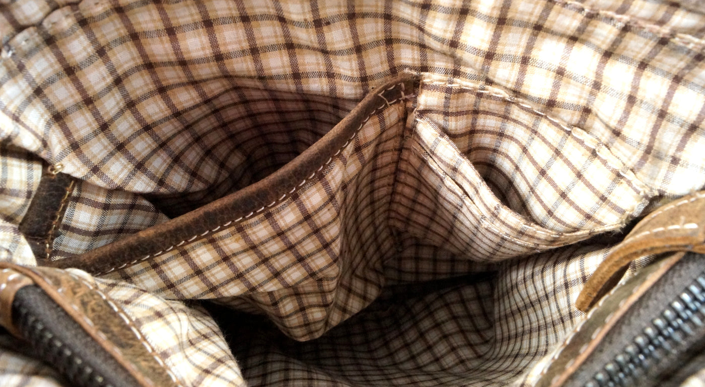 hochwertiger Unisex Messenger-Bag aus Büffelleder mit Überwurf