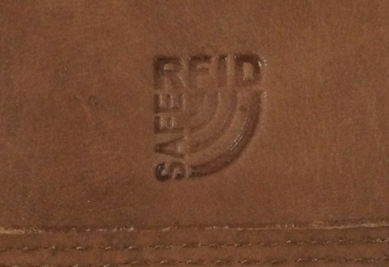praktische Damengeldbörse aus weichem Rindsleder mit vielen Kartenfächern, RFID-safe