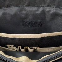 Collegetasche aus Canvas/Kunstleder mit langem Gurt und geschicktem Aufbau. DIN A4