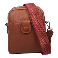 Kleine Tasche mit modischem Stoffgurt