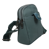 Kleine Tasche mit modischem Stoffgurt