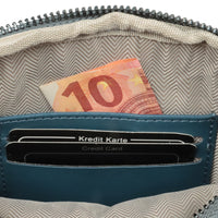 Kleine Tasche mit modischem Stoffgurt