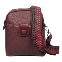 Kleine Tasche mit modischem Stoffgurt