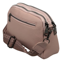 Kleine Tasche mit modischem Stoffgurt