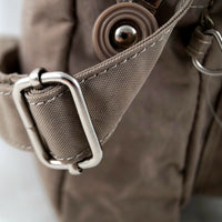 leichte, kleine Umhängetasche aus wasserabweisendem Nylon