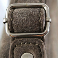 in der Größe variable Umhängetasche aus Kunstleder in Wildlederoptik