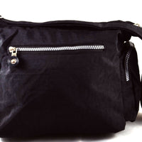 sportliche, leichte Umhängetasche aus wasserabweisendem Nylon mit vielen Außenfächern