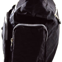 sportliche, leichte Umhängetasche aus wasserabweisendem Nylon mit vielen Außenfächern