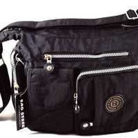 sportliche, leichte Umhängetasche aus wasserabweisendem Nylon mit vielen Außenfächern