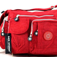 sportliche, leichte Umhängetasche aus wasserabweisendem Nylon mit vielen Außenfächern