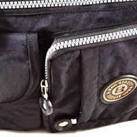 sportliche, leichte Umhängetasche aus wasserabweisendem Nylon mit vielen Außenfächern