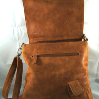 flache Umhängetasche aus robustem Kunstleder mit großer Deckelklappe