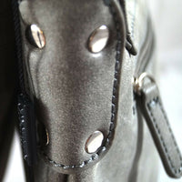 flache Umhängetasche in Wildlederoptik