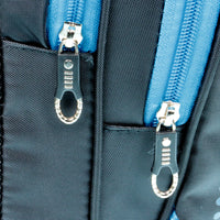 großer Rucksack mit gepolsterten Gurten und farbigen Akzenten