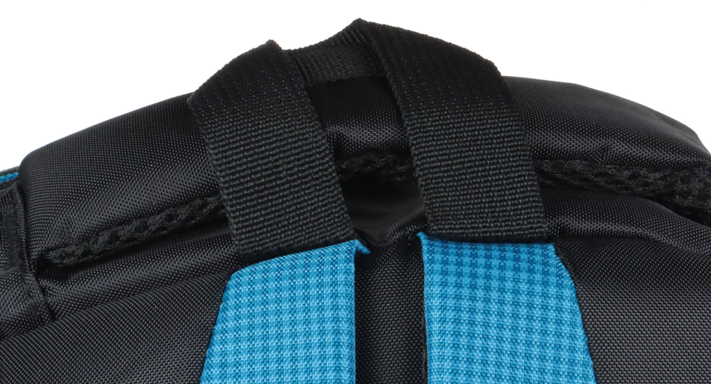 großer Rucksack mit gepolsterten Gurten und farbigen Akzenten