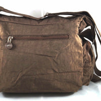 sportliche, leichte Umhängetasche aus wasserabweisendem Nylon mit vielen Außenfächern