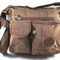 sportliche, leichte Umhängetasche aus wasserabweisendem Nylon mit vielen Außenfächern