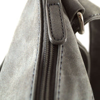 sportliche Umhängetasche mit vielen Außentaschen