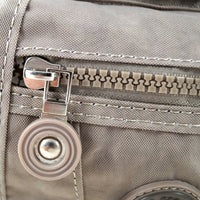 leichte, kleine Umhängetasche aus wasserabweisendem Nylon